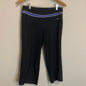 NIKE FitDry Women's Black Yoga Cropped Capri Leggings Size Small Stretch